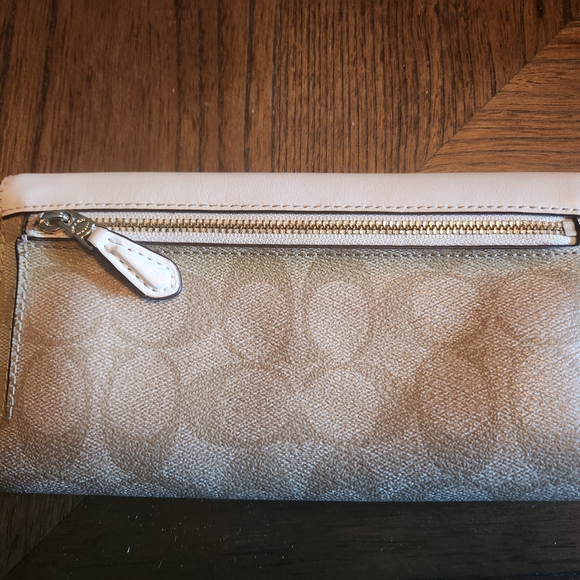 Coach Women's Cream and Tan Wallet - Picture 2 of 4